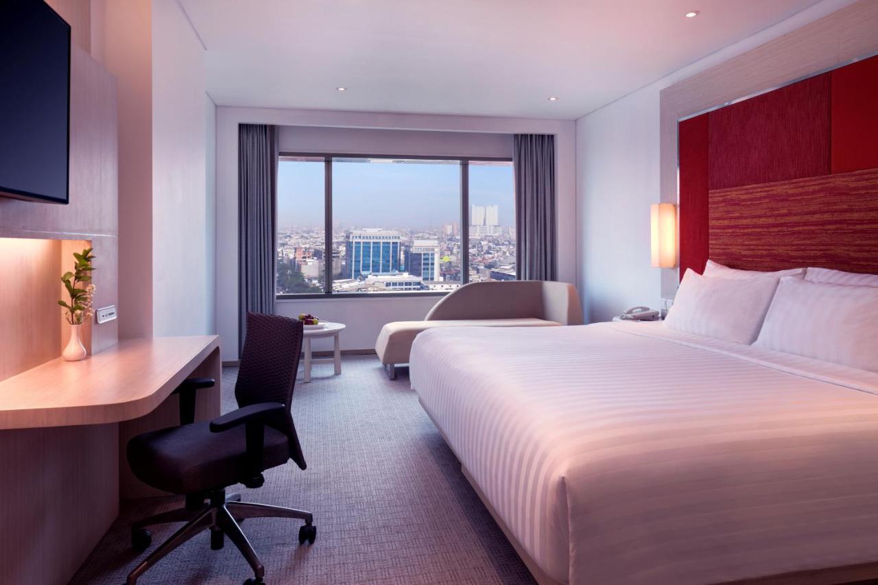Grand Deluxe Room with Two Single Beds and Sofa