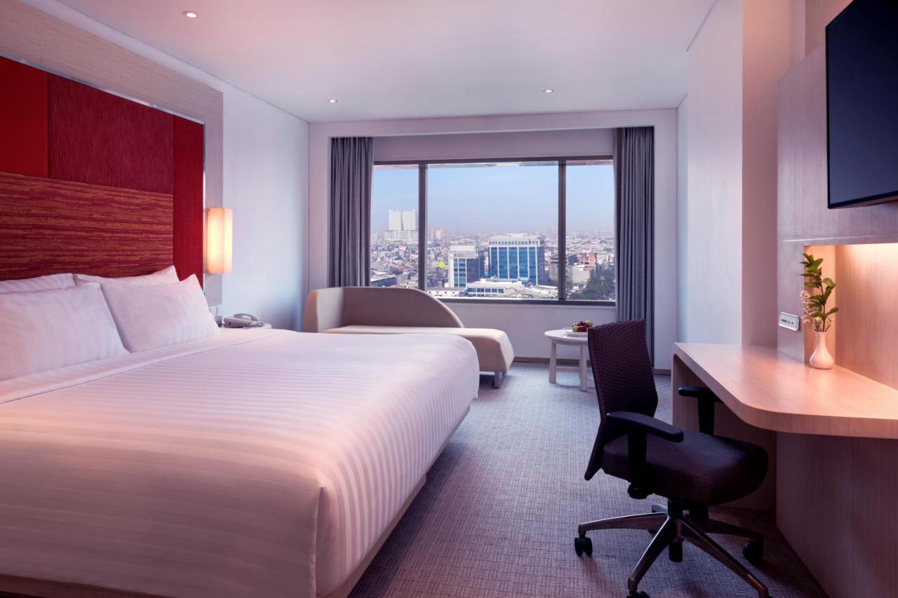 Grand Deluxe Room Two Single Beds Sofa