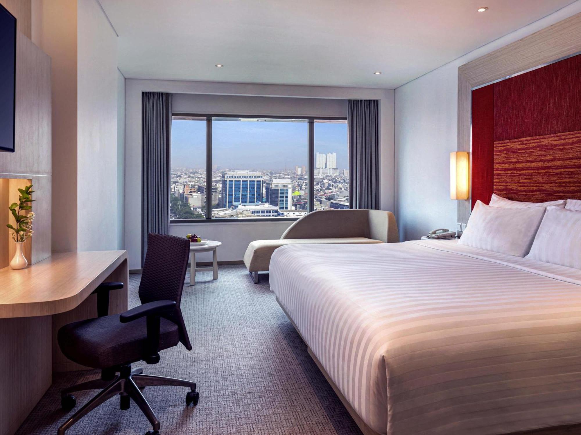 Grand Deluxe Room Two Single Beds Sofa